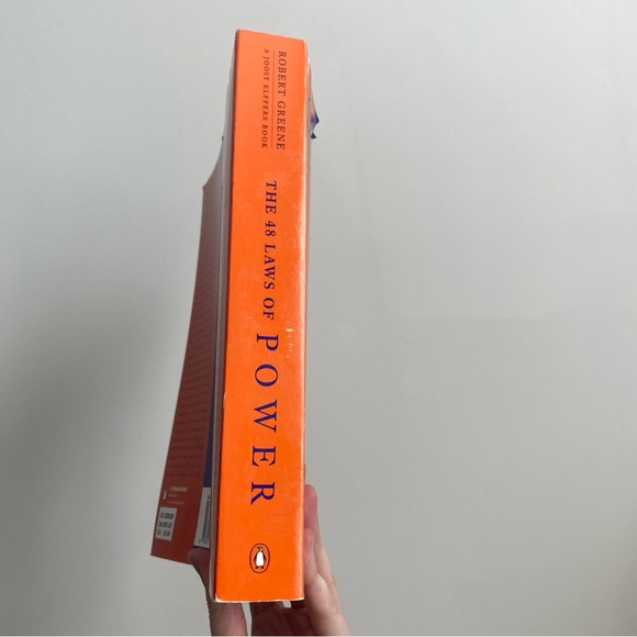 The 48 Laws of Power by Robert Green Paperback - Picture 4 of 5